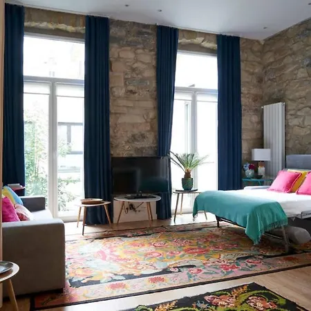 Unique And Stylish Apt In The Heart By Santiago Withac 아파트